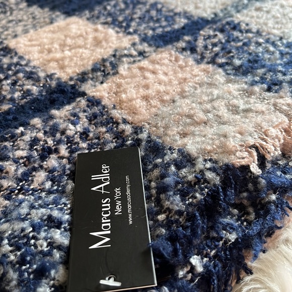 Marcus Adler NY blanket scarf - Picture 5 of 8